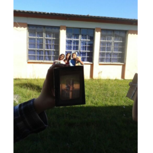 "Introdução a fotografia e camâra obscura”, 2015. aulas participantes do projeto Mais Educação realizado em parceria com Giuliana Bruno em uma escola pública de Pelotas, RS.